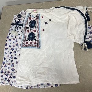 Bundle of two cute top Kandy kiss size medium, 7/8 with tussles